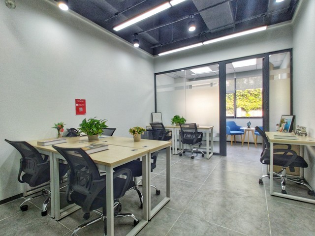 工业园区样板房设计装修工人