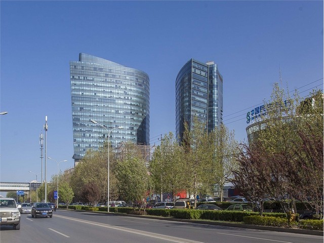 东莞学校运动场地坪漆施工工艺